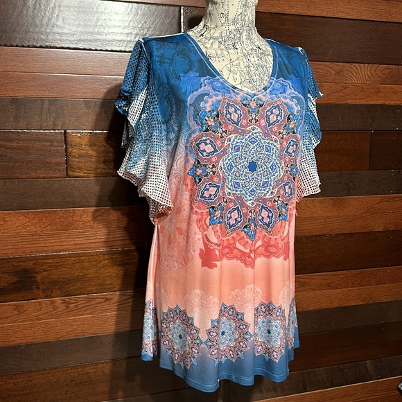 🌞NWOT Avenue V Neck Short Lacey Sleeve Blue and Pink Mandala Pattern Blouse - Picture 2 of 11
